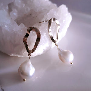 Wave Shape Dangle Pearl Earrings